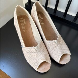 TOMS Women's Cream Espadrille Peep Toe Shoes